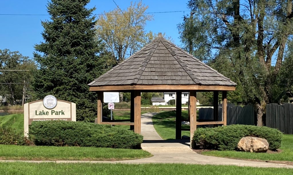 entrance to Lake Park with gazebo and sign