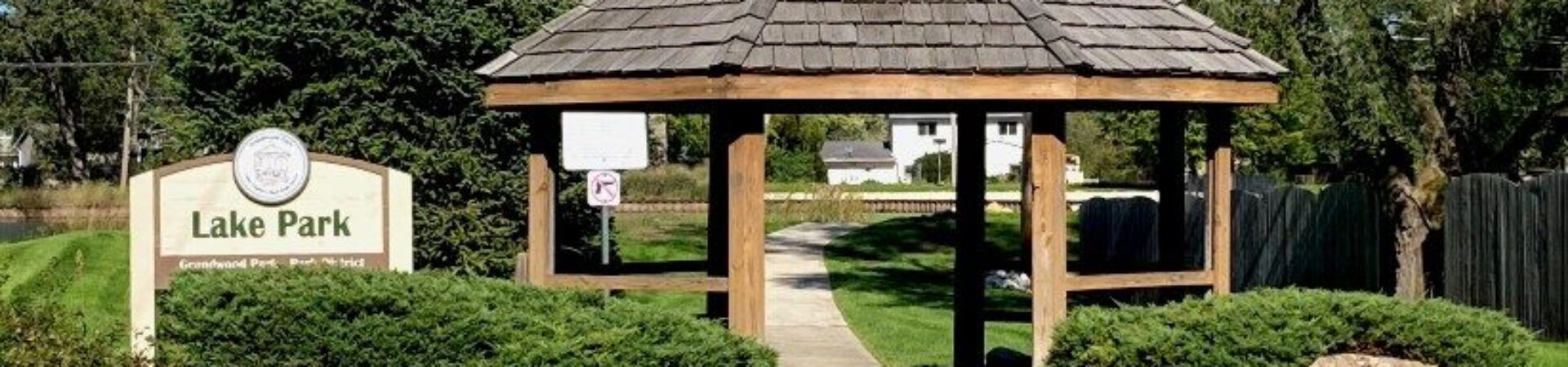photo of gazebo and lake park sign in lake park